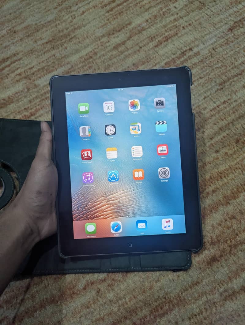 Apple ipad 2 10/9 condition Everythings working 0