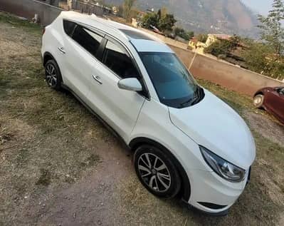 Seven seater with Sunroof push start cruise control car