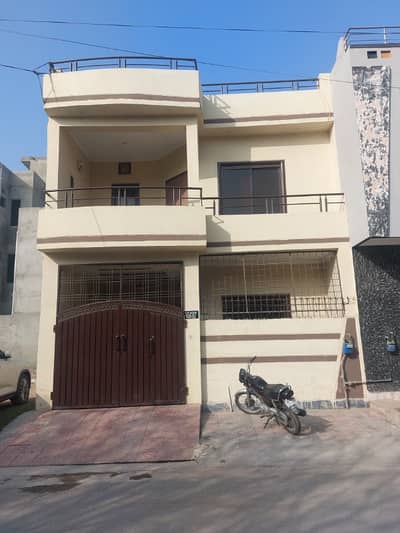 Personal Construction 4 Marla Double Storey Wide Road, Park Facing Used House for Sale in Johar Town Lahore