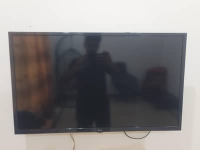 "ikon 32/33 inch Led TV -HDMI/USB - Exellent condition