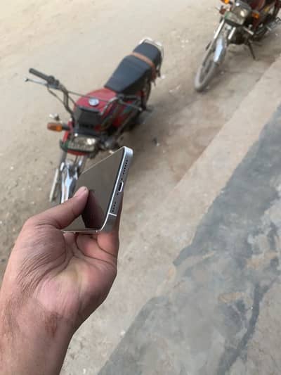 iPhone xr 64gb convert 17 pro