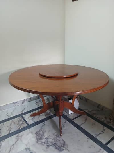 Round Dining Table with 8 chairs