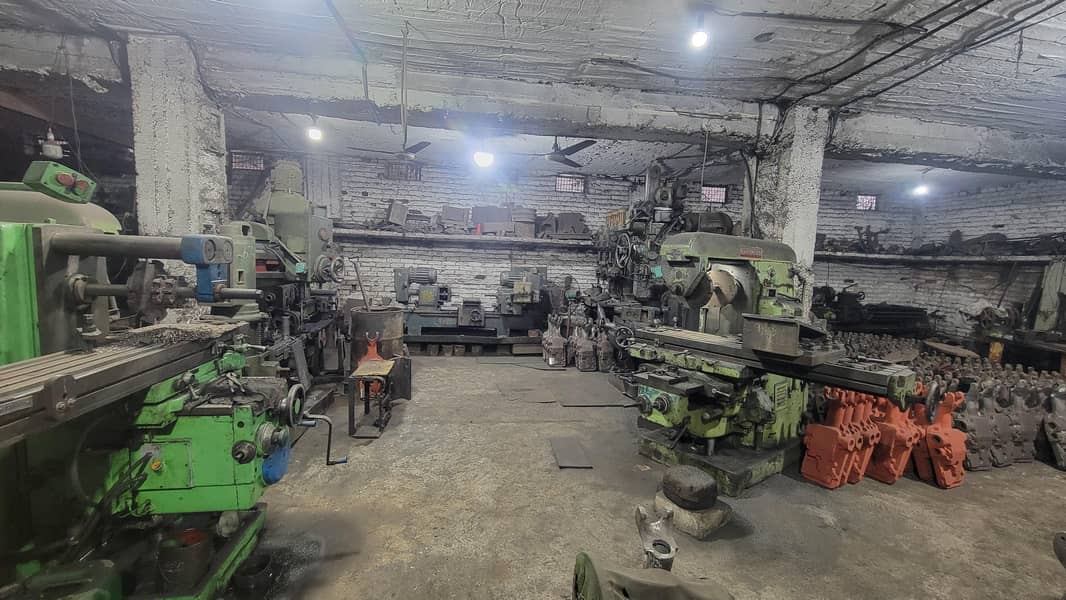 فیکٹری میں کام کے لیے ہیلپروں اور خرادیوں کی ضرورت ہے 1