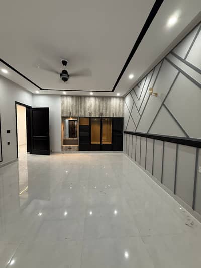 10 Marla Lower Portion For Rent in IEP Engineers Town Lahore | Demand 60,000 | Prime Location | Best Deal