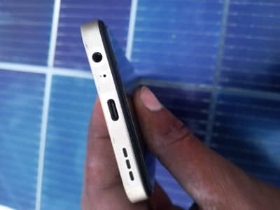 NUBIA V 60 ALL OK LUSH CONDITION WITH BOX CHARGER SERIOUS CUSTOMER