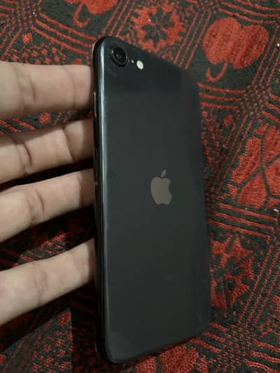 Se 2020 black color 10 by 10 with box or charger 128 Gb