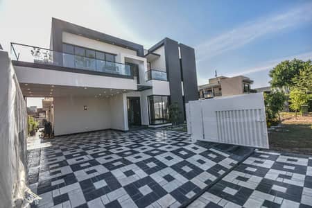 Most Beautiful 1 kanal Stylish Villa Came For Rent In Phase 4