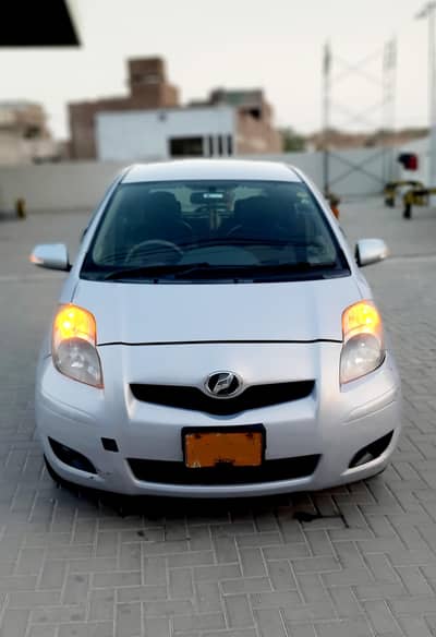Toyota Vitz 1.0 Push-Start | Almost Genuine | Alloy + Touchscreen