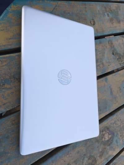 HP 15 CORE i7 8 GENERATION