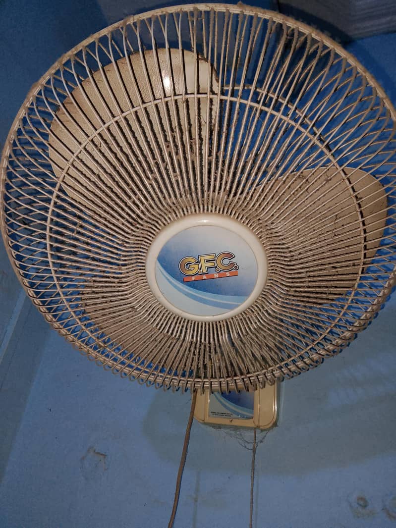 2 bracket fan 4
