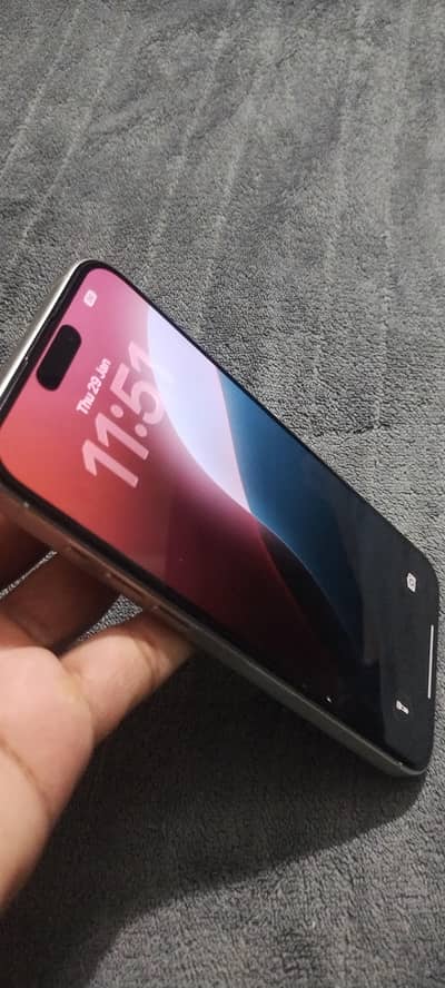 iPhone 15 Pro Max – White Titanium (Excellent Condition)