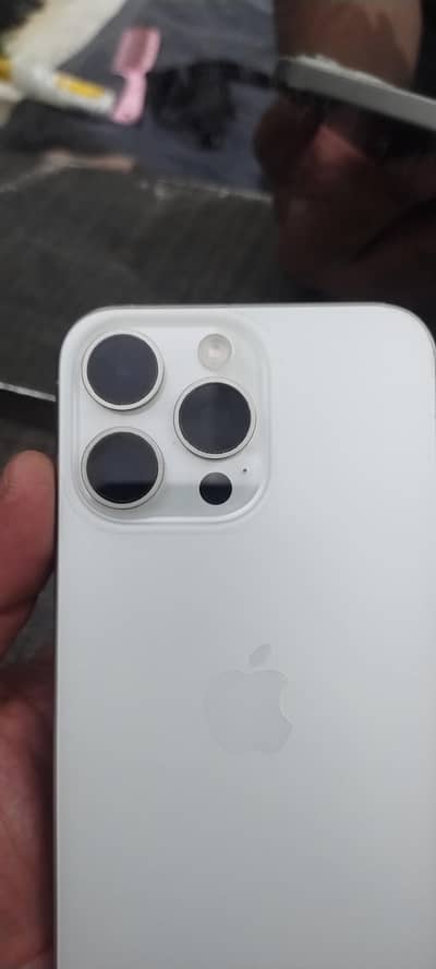 iPhone 15 Pro Max – White Titanium (Excellent Condition)