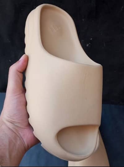 ADIDAS YEEZY SLIDES DESSERT SAND (pre-owned)