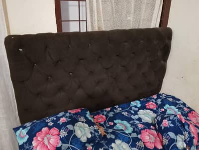 medium size bed for sell