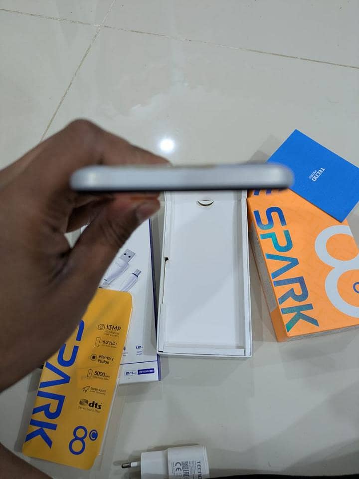Tecno spark 8c 6