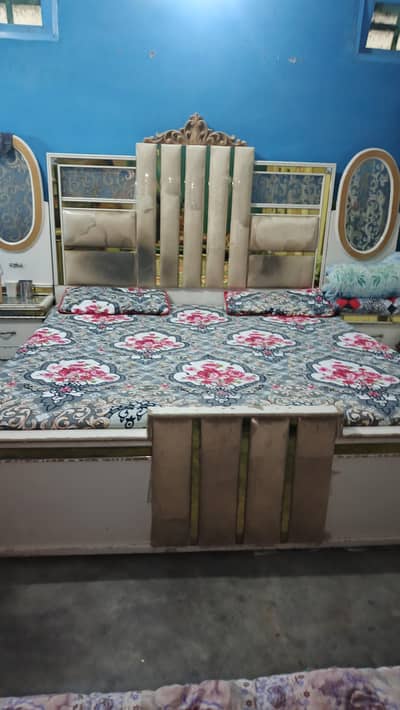 1 bed 1 dressing table 2 bed side tables