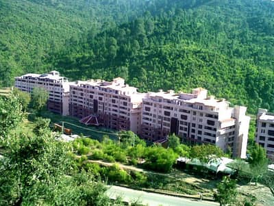 The Perfect Weekend Escape: Low-Maintenance 1-Bed at Country Club Apartments