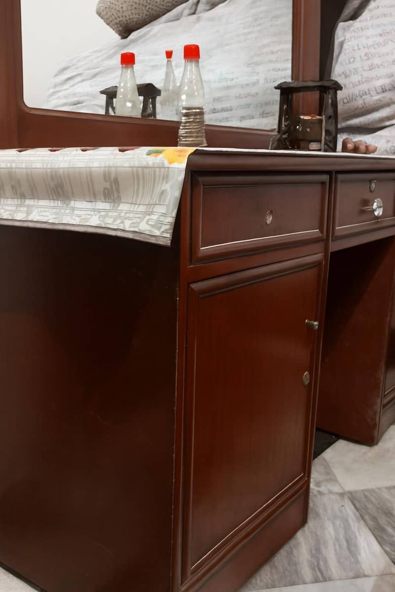 Dressing Table 4