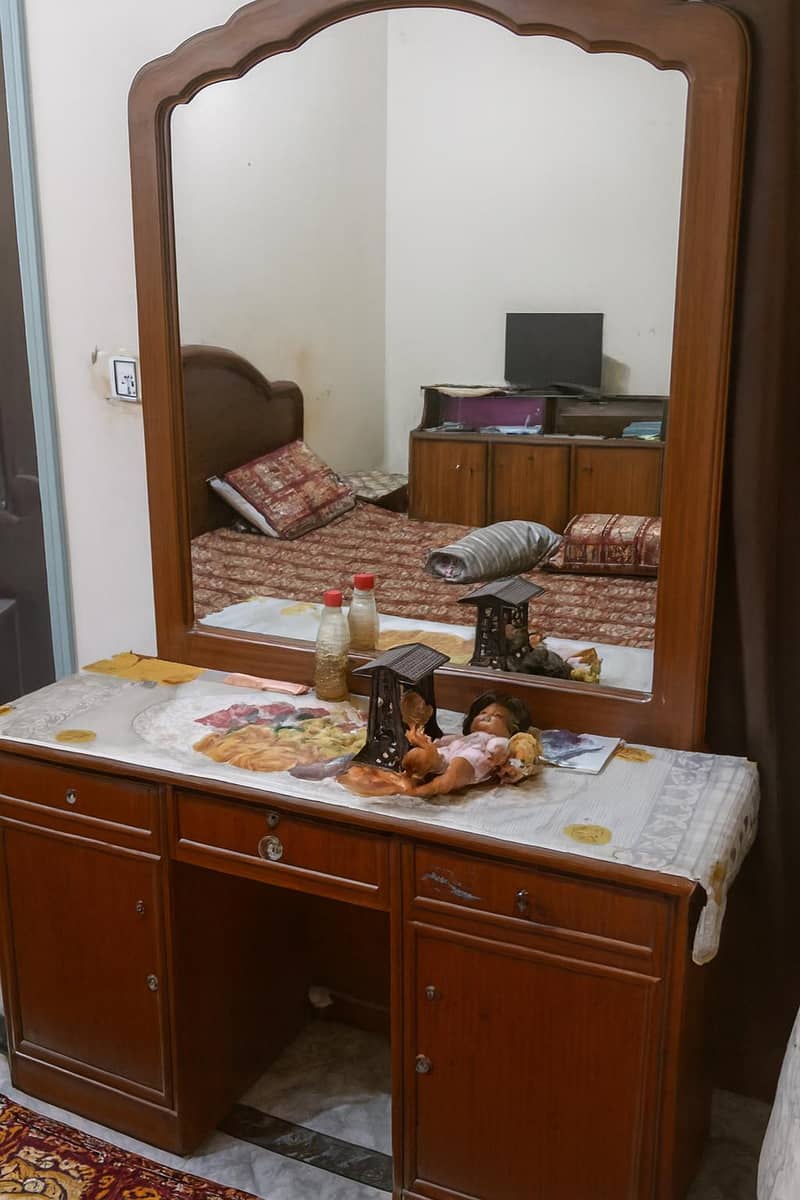 Dressing Table 6
