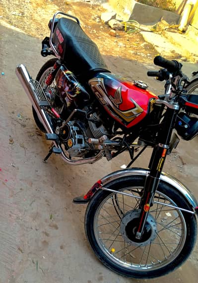 Honda 125 black  color