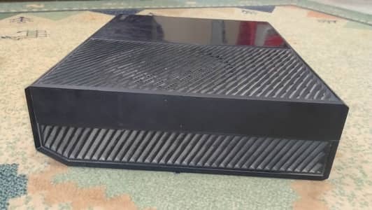 xbox one and vibrating xbox one S controller with red dead redemtion 2