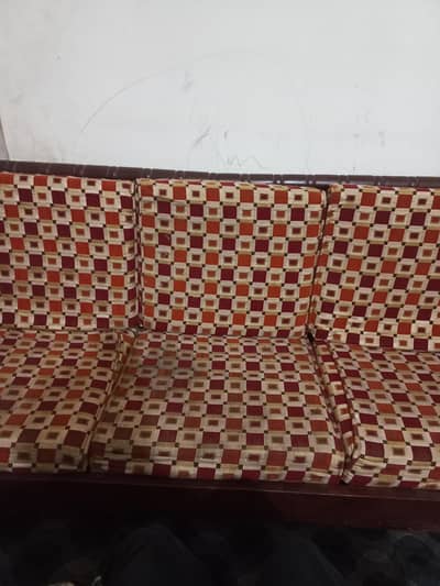 5 sitter sofa set ha all OK condition 10 by 10 ha kami pachi ho jay ge