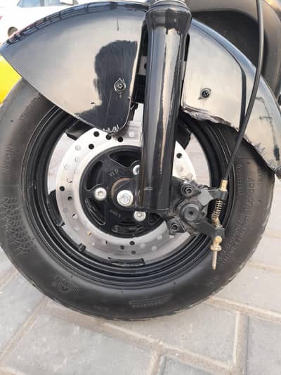 electric scooty bike in showroom condition