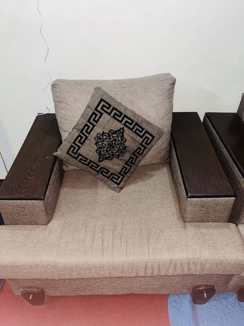 7 SEATER POST MODERN SOFAS 3