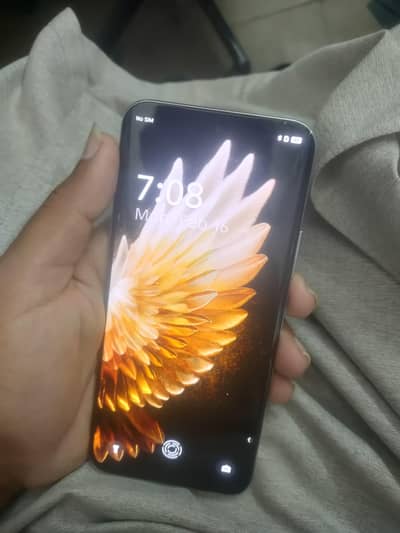 teno spark 40bro puls 8gb. . 256. . box sath he warrnty 10 chala he bs