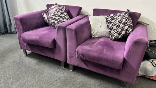 2 seater sofa set with cushions 1 year used but still new condition