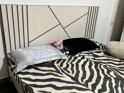 Queen size bed with 3 door Almirah