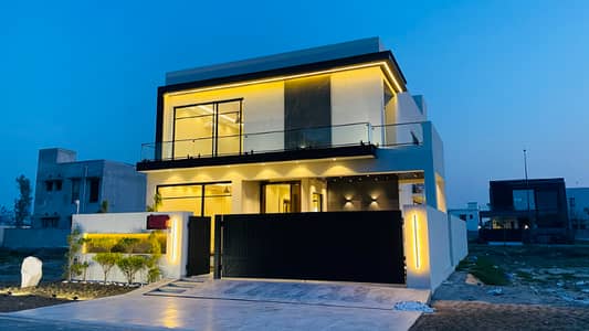 Original Pic 10 Marla Ultra Modern House For Sale In DHA LAhore