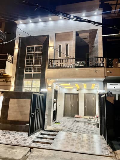 5 Marla Brand New Luxury Modern Style All Original Picture With Direct Owner Meeting For Sale in Johar Town phase 2