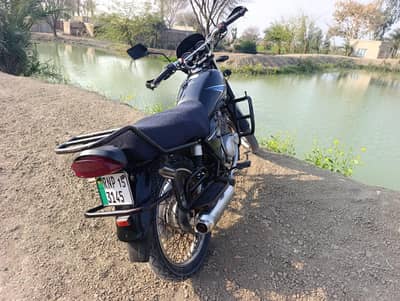 suzuki GS150 2015model  for sale with all safety gears