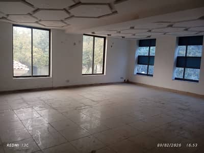 4 Kanal Commercial Building Ground Floor+First Floor (G+1) 25000 Sqft Covered Area with Front and Back Parking for Rent in L Block Gulberg III Lahore