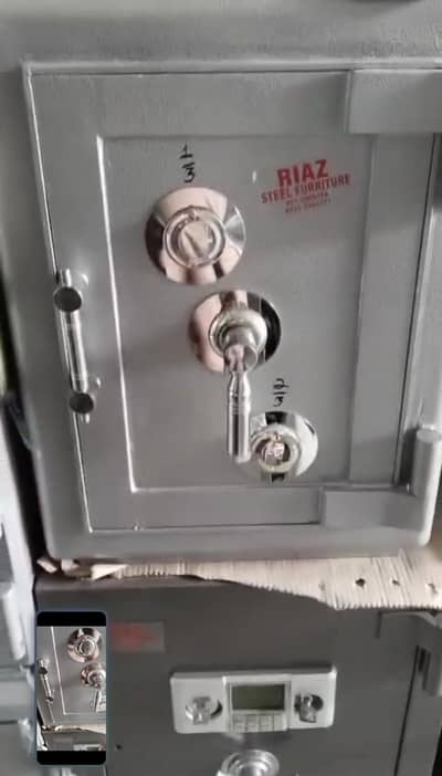 lockers. . digital safes