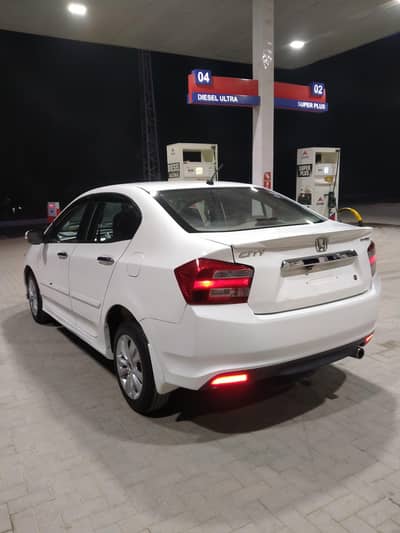 Honda City 2018 White color in very neat Condition