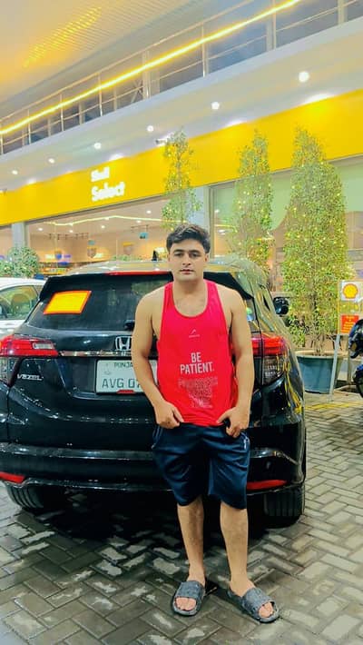 Muje gahr k lae made Aia female ki zarot ha