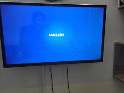 32 Inc LCD TV Simple