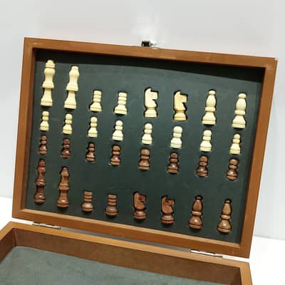 Elegant Wooden Chess Set with Board/Storage Box | Made in England