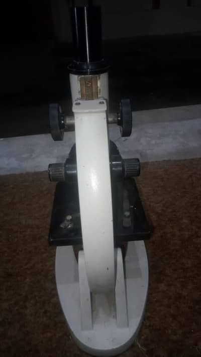 microscope model L101