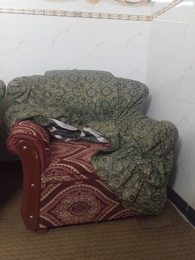 5 SEATER SOFA BRAND NEW CONDITION COVERS ARE ALSO AVAILABLE