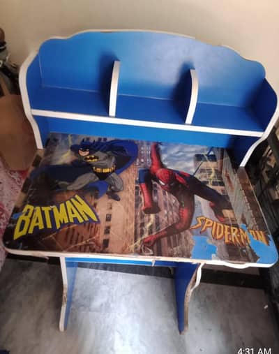 Spiderman table and chair