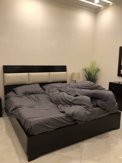 KING SIZE BED FOR SALE IN DHA 2