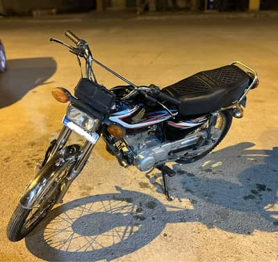 Honda 125 black 2015 model