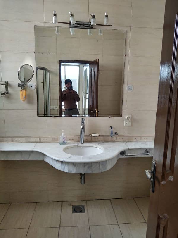 Upper portion for rent 8