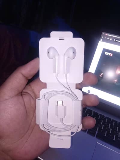 open box hearphone apple