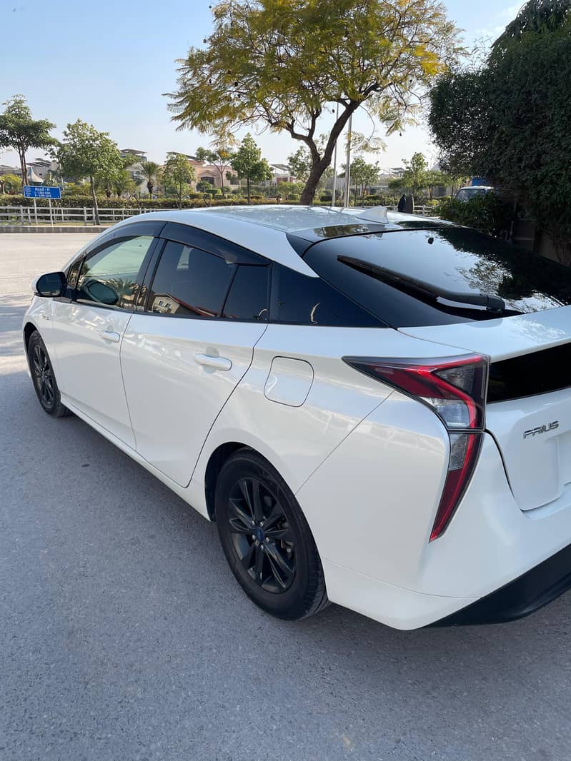 PRIUS S 5