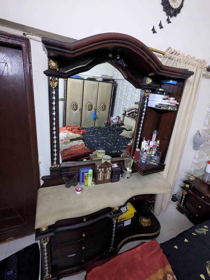 dressing table 0