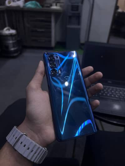 motorola edge 5G UW (2021)